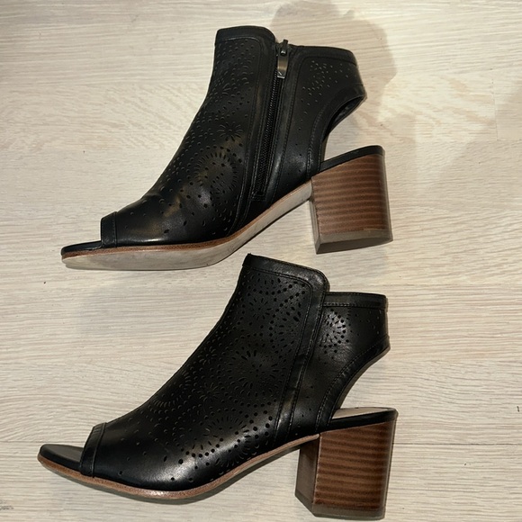 Mia Spiga Black Heel Bootie - Picture 5 of 6